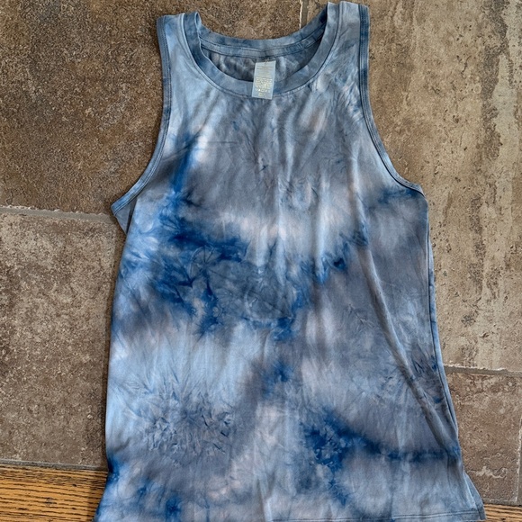 New Athleta Blue Tie-Dye Tank Top- gorgeous fabric - Picture 3 of 3